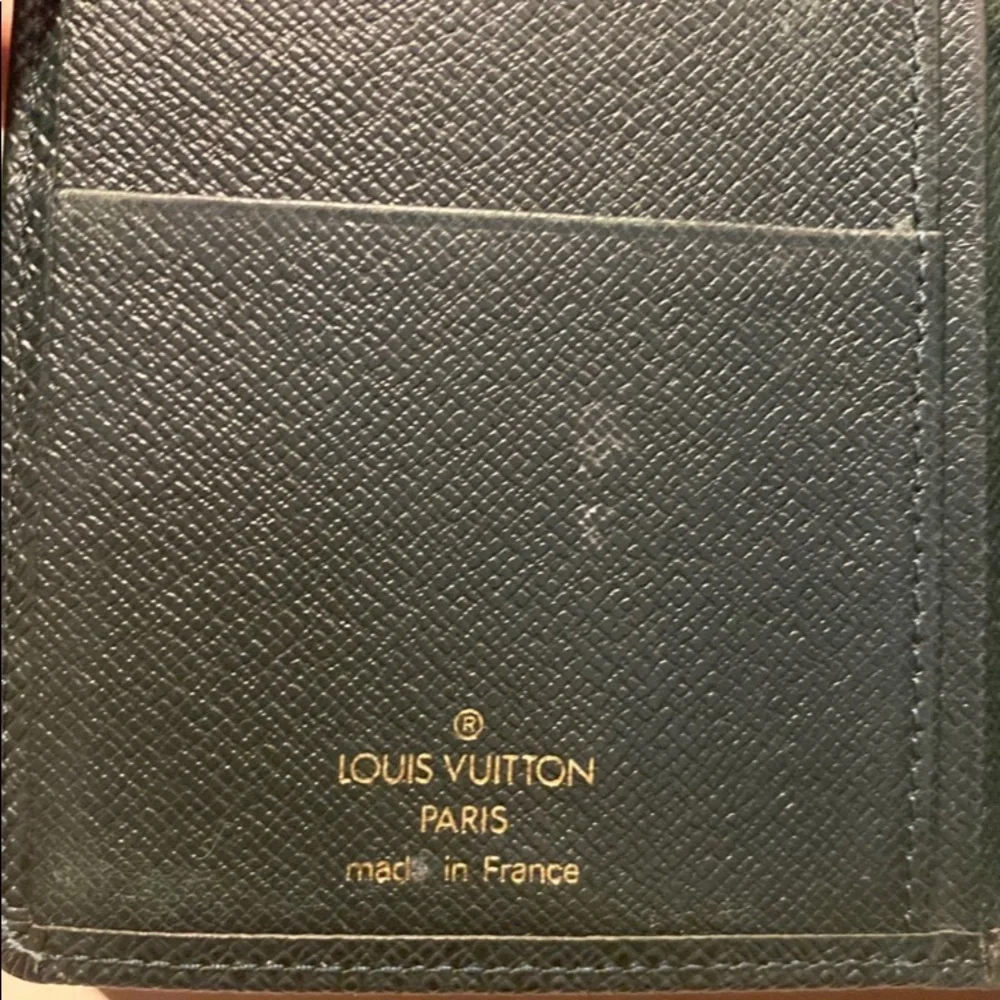 SOLDAuthentic Louis Vuitton Taiga Checkbook Holder - Picture 6 of 12